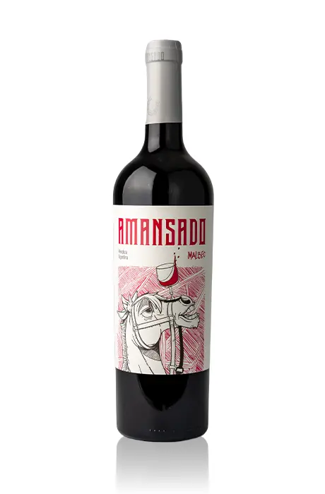 Fles rode wijn uit Argentinië. De amansado malbec uit wijnjaar 2021